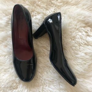Taryn Rose Black Kitten Heels 👠 Sz 35